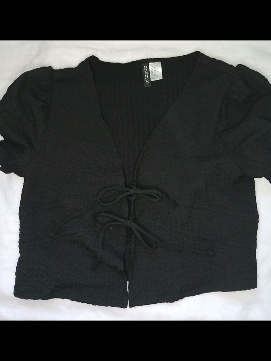 H&M Sweaters - H&M Black V-Neck Tie-Front Short Sleeve Sweater